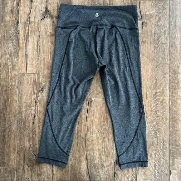 Athleta Cropped Capri Leggings Size Medium - Picture 6 of 11